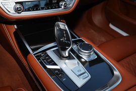 2021款宝马740Li