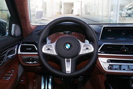 2021款宝马740Li