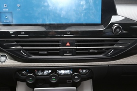 2022款雪铁龙凡尔赛C5