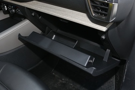 2022款雪铁龙凡尔赛C5