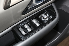 2022款雪铁龙凡尔赛C5