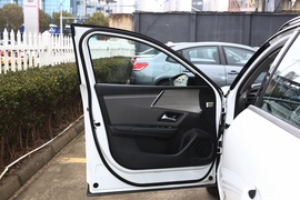 2022款雪铁龙凡尔赛C5