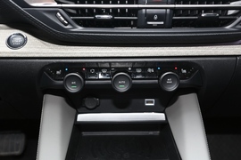 2022款雪铁龙凡尔赛C5