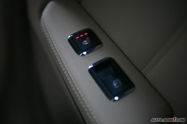 2009款奔驰E300试驾