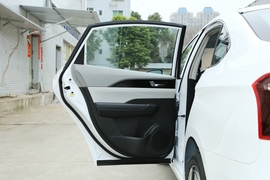 2022款东风风神E70