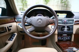 奔驰E300