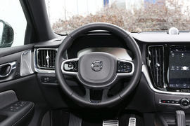   2022款沃尔沃V60 B5 智雅运动版