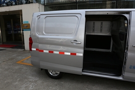 2022款长安睿行EM60