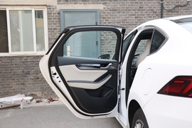 2021款比亚迪秦PLUS