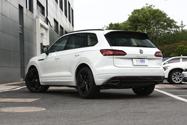   2022款大众途锐 3.0TSI 锐享版 曜黑运动套装