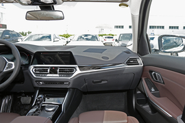 2022款宝马320Li