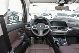 2022款宝马320Li