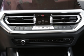 2022款宝马320Li