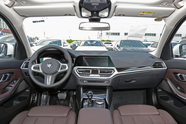 2022款宝马320Li