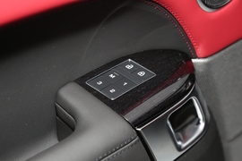 2022款路虎揽胜运动版