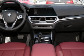 2022款宝马320i