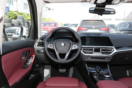 2022款宝马320i