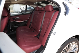 2022款宝马320i