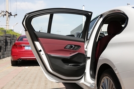 2022款宝马320i