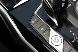 2022款宝马320i