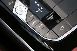2022款宝马320i