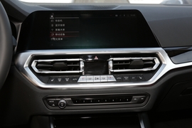 2022款宝马320i
