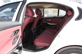 2022款宝马320i