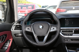 2022款宝马320i