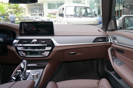 2022款宝马530Li