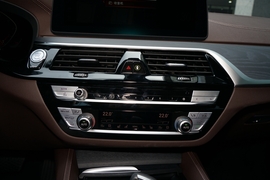 2022款宝马530Li