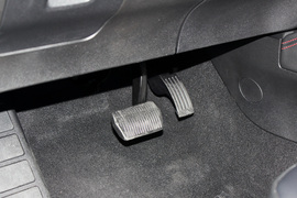 2022款福特福克斯三厢