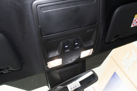 2022款福特福克斯三厢