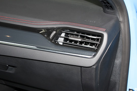 2022款福特福克斯三厢