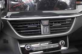 2022款福特福克斯三厢