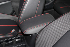 2022款福特福克斯三厢