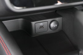 2022款福特福克斯三厢