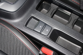 2022款福特福克斯三厢