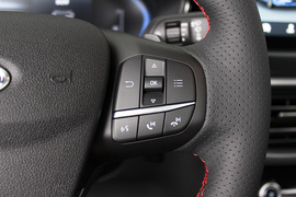 2022款福特福克斯三厢