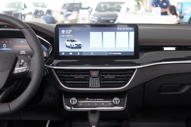 2022款福特福克斯三厢