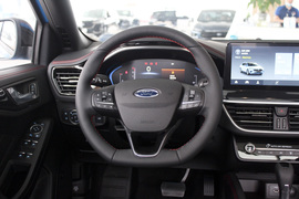 2022款福特福克斯三厢