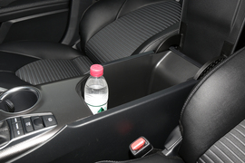 2022款丰田凯美瑞