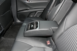 2022款丰田凯美瑞