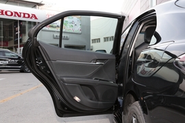 2022款丰田凯美瑞