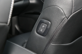 2022款丰田凯美瑞