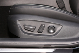 2022款丰田凯美瑞