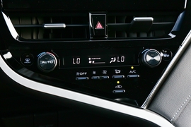 2022款丰田凯美瑞