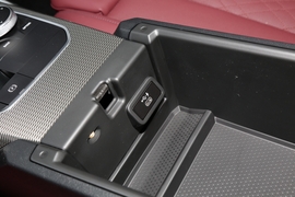 2022款宝马330Li