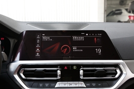 2022款宝马330Li