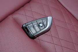 2022款宝马330Li