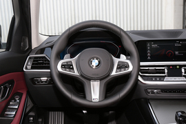 2022款宝马330Li